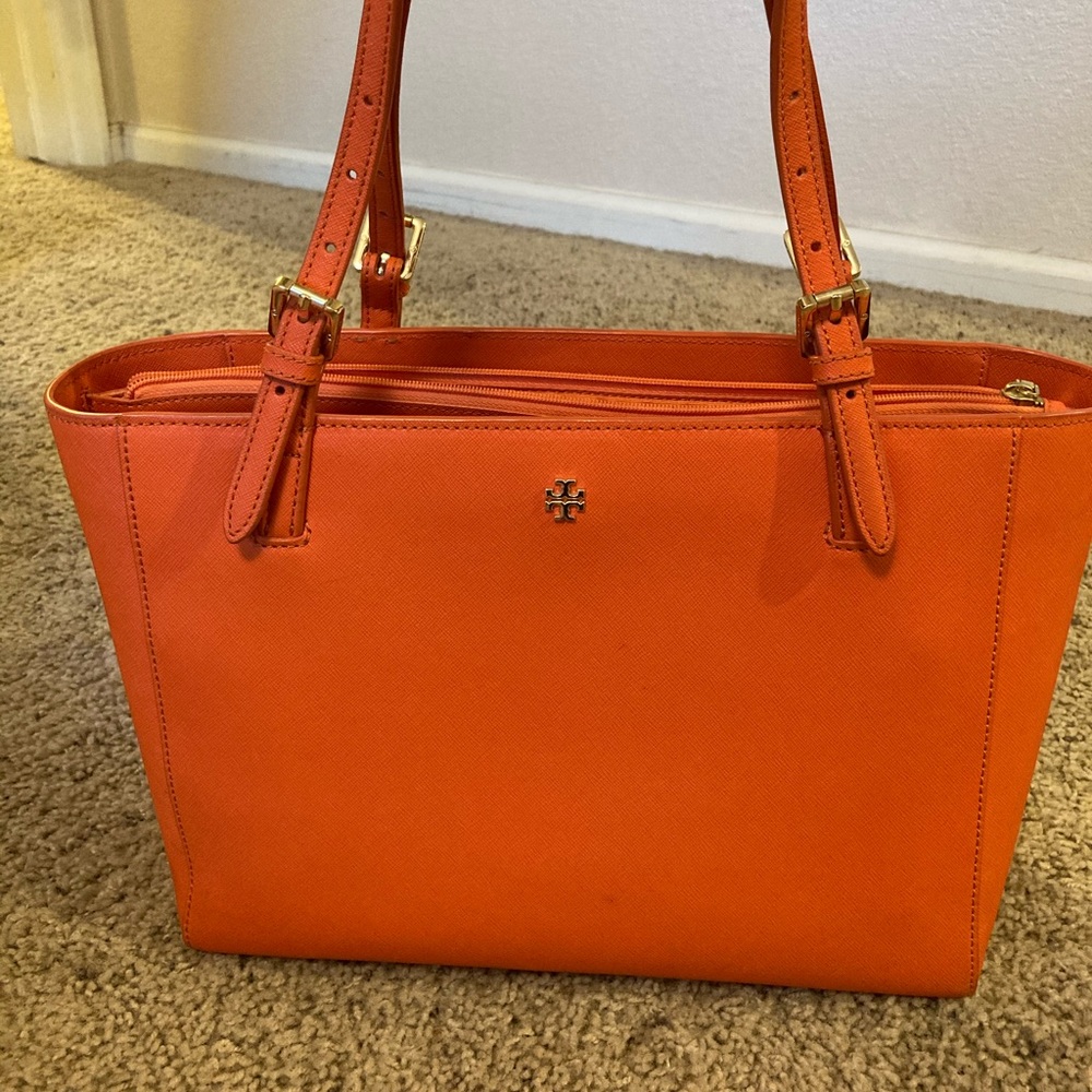 Almost new Tory Burch bag - Orange!